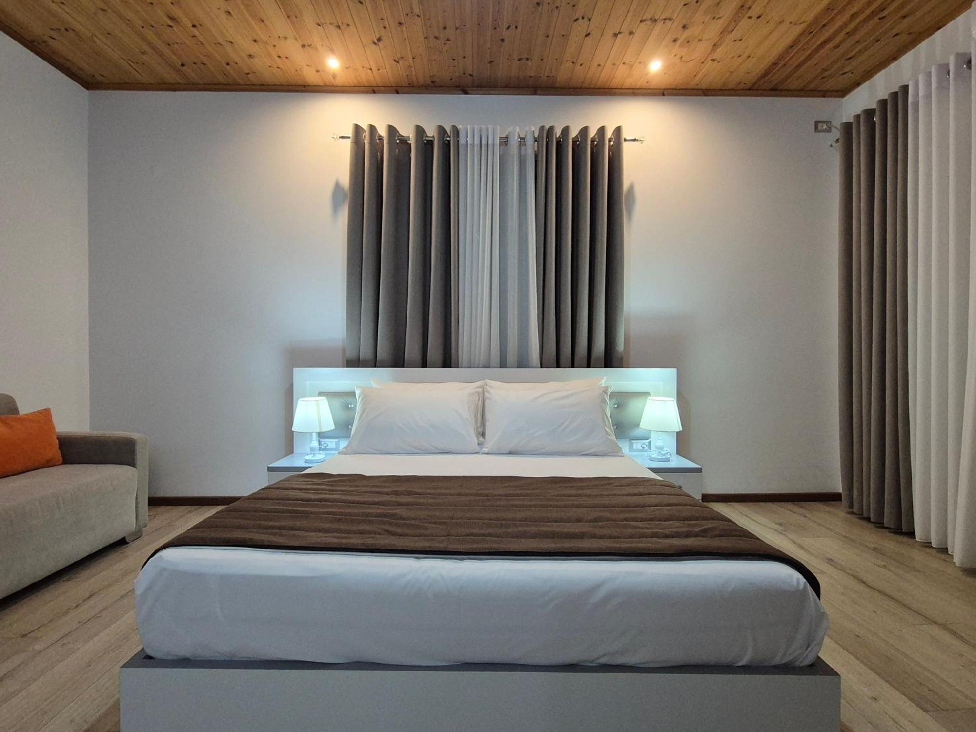 Orchids Hotel Sarandë Esterno foto