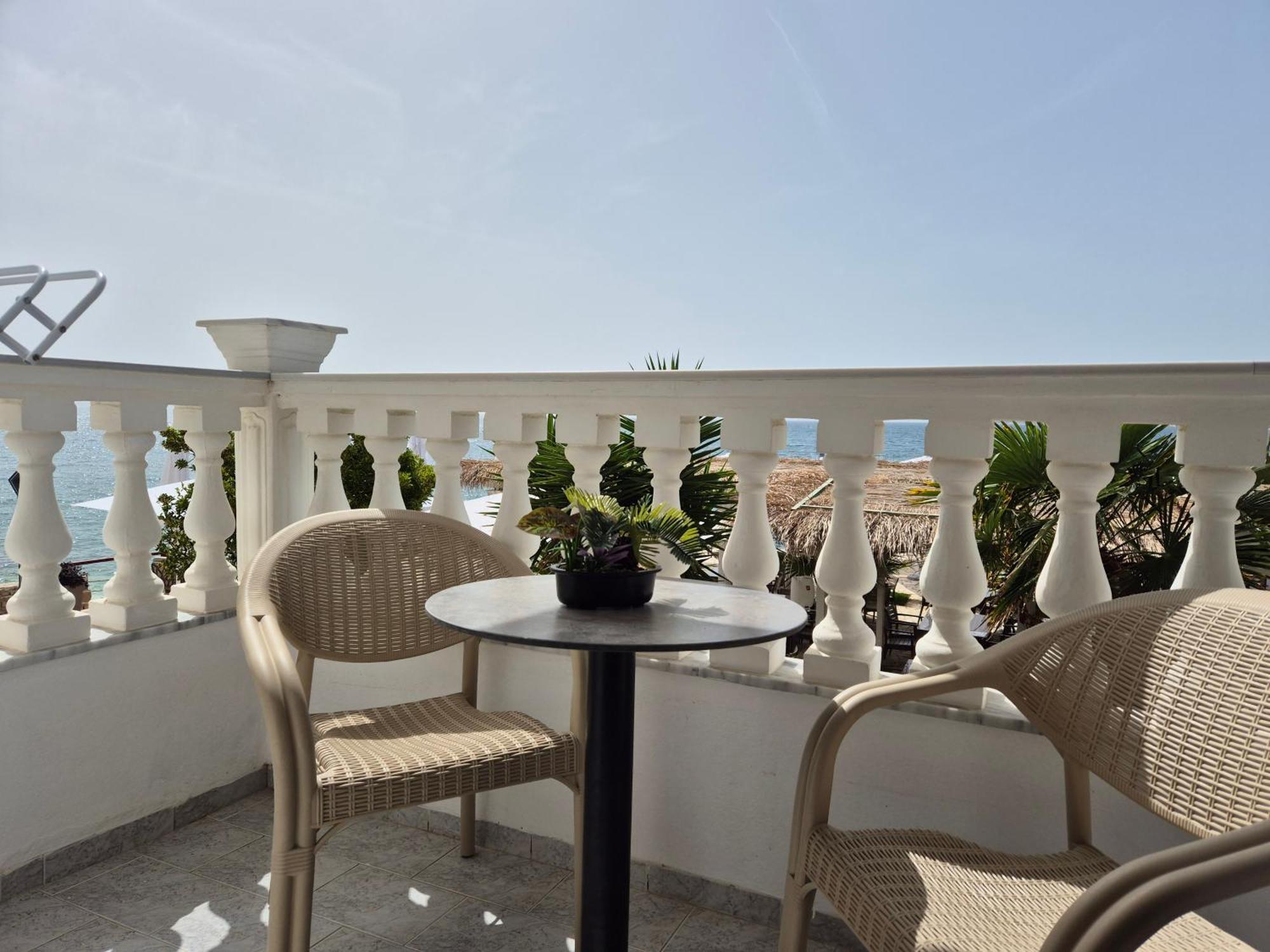 Orchids Hotel Sarandë Esterno foto