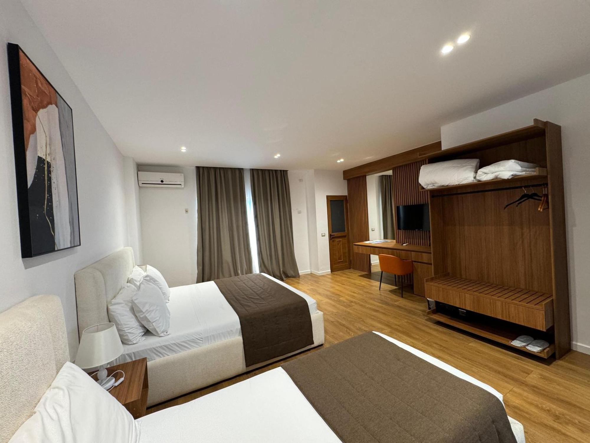 Orchids Hotel Sarandë Esterno foto